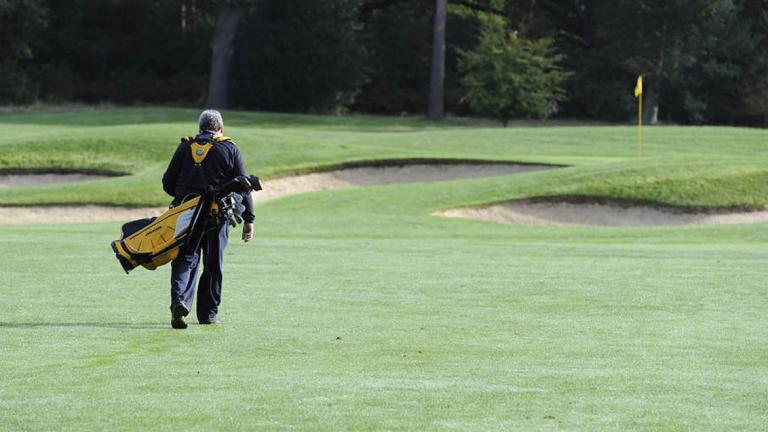 1024_x_576_lone_golfer.jpg