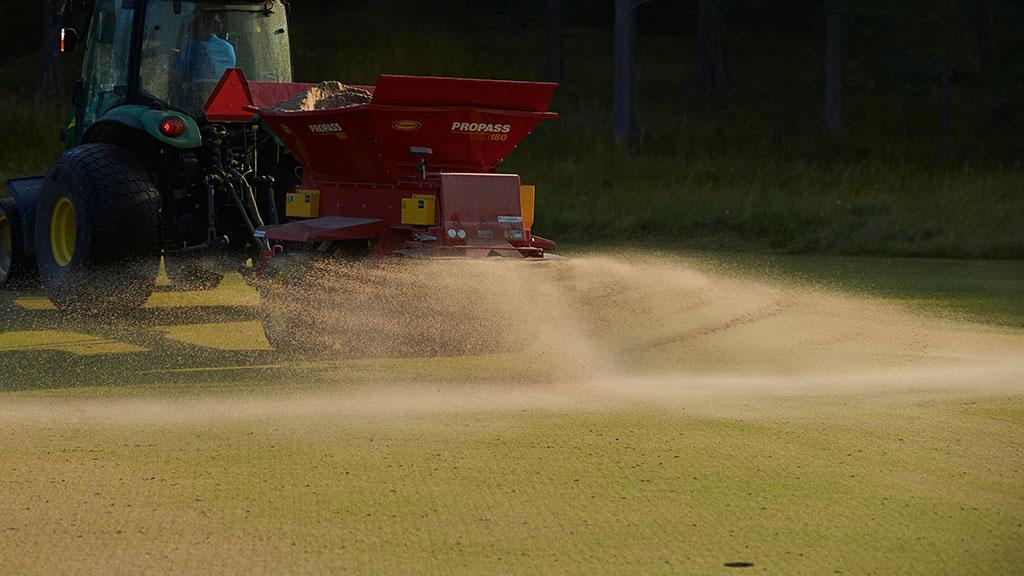 1024_x_576_sand_topdressing.jpg