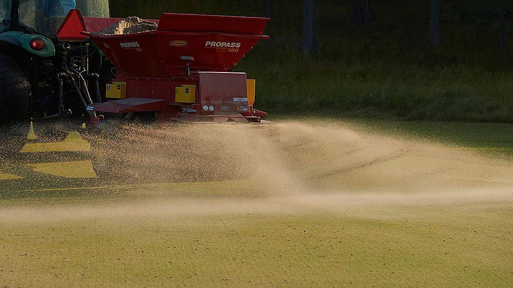 sand topdressing